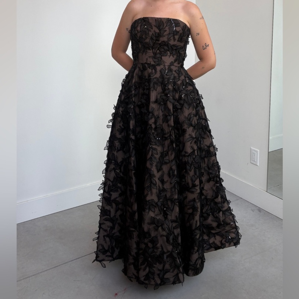 HELSI Celine Sequin 3D Floral Strapless Gown Black Evening Gown Size XS Preloved - Picture 3 of 7